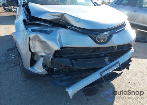 2017 Toyota Rav4 Le z USA, uszkodzony, nr VIN 2T3BFREV2HW550825